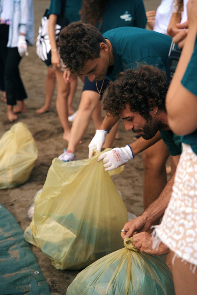 Clean up a Sestri Levante Too Good To Go, life in plastic (is not fantastic)