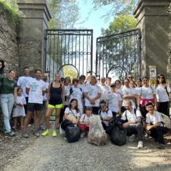 Clean up per team building in natura, eco-trekking